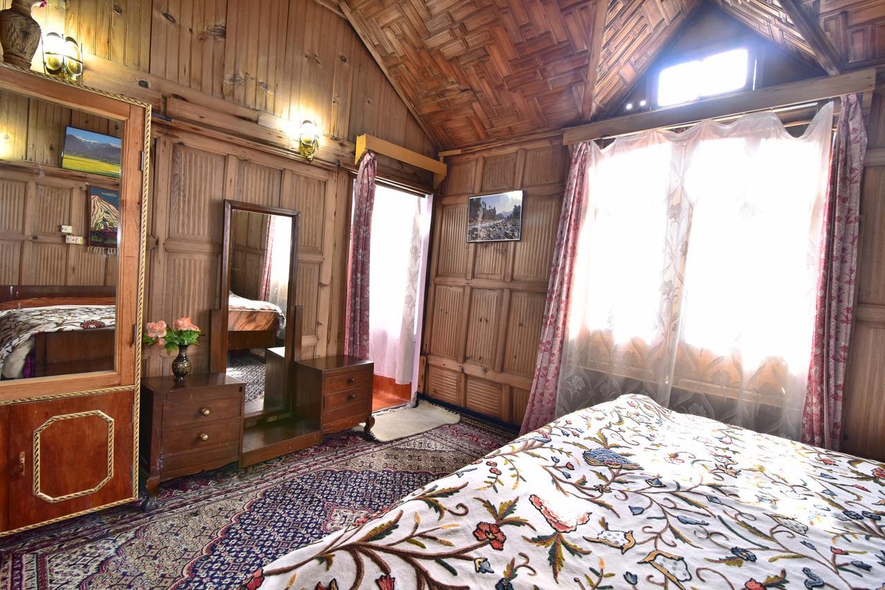 Golden Hopes Group Of Houseboats Hotel Srīnagar Kültér fotó