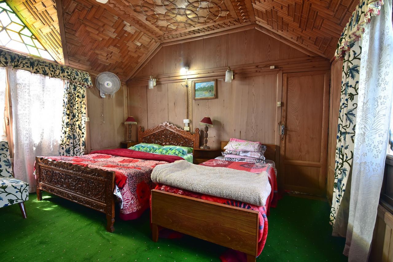 Golden Hopes Group Of Houseboats Hotel Srīnagar Kültér fotó