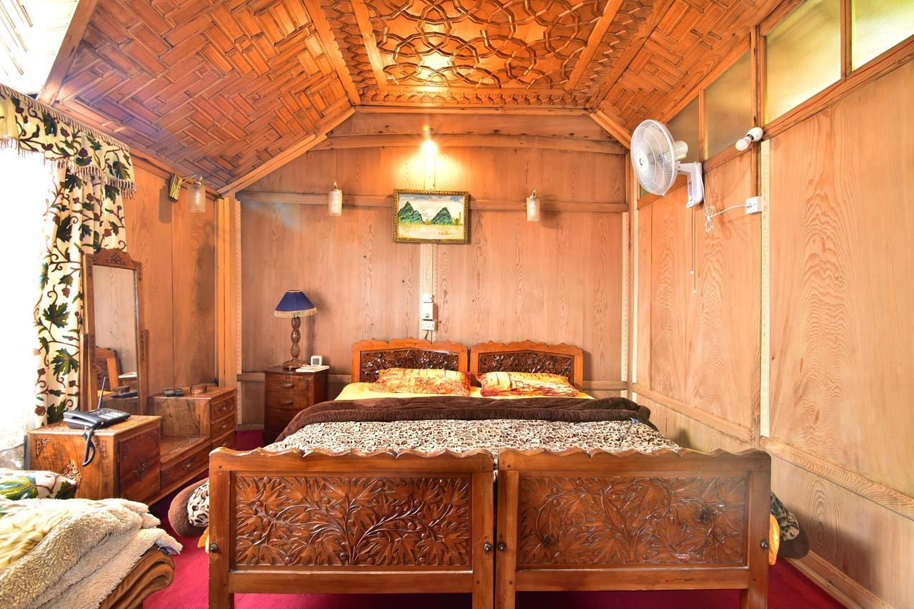 Golden Hopes Group Of Houseboats Hotel Srīnagar Kültér fotó